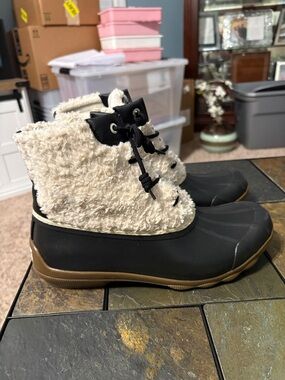 Sperry Women's Duck Boots with Sherpa Lining (size 11)